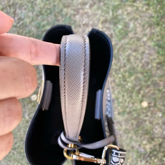 Authentic Prada saffiano leather panier bucket bag - Picture 13 of 17